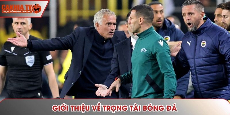 Trọng tài bóng đá là những người điều hành trận đấu